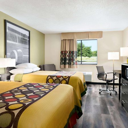 Super 8 By Wyndham Clinton Otel Dış mekan fotoğraf