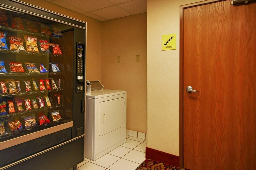 Super 8 By Wyndham Clinton Otel Dış mekan fotoğraf
