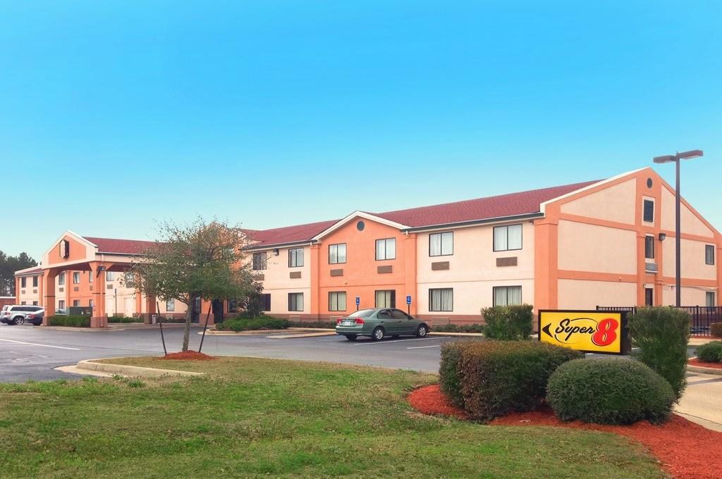 Super 8 By Wyndham Clinton Otel Dış mekan fotoğraf